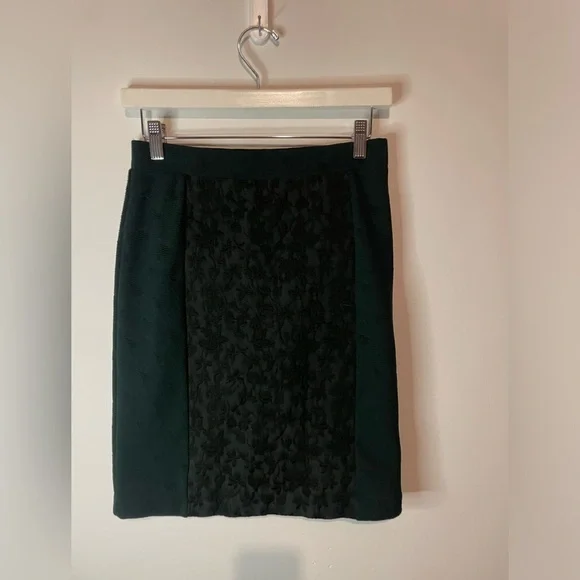 ANTHRO + MOULINETTE SOEURS Dark Green Floral Textured Pencil Skirt Size 2 - Picture 2 of 7